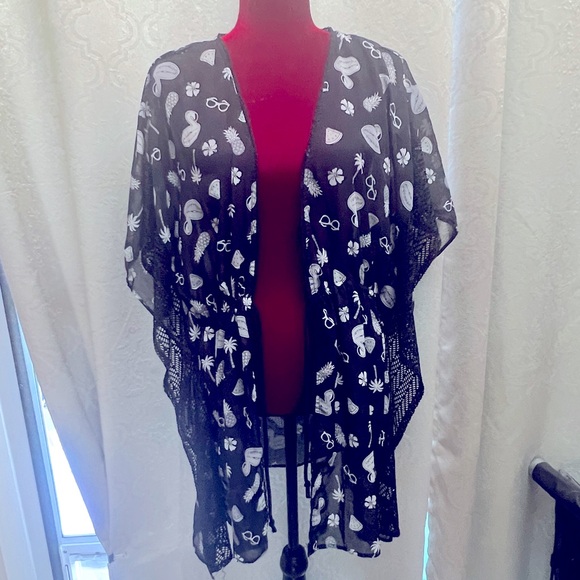 Beach coverup. - Picture 1 of 5